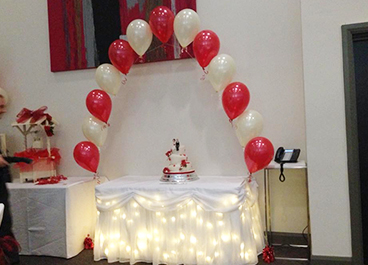 Latex balloon arch with backlit table cloth