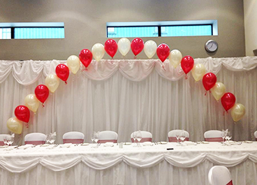 Top table dressing with backdrop and latex baloon arch